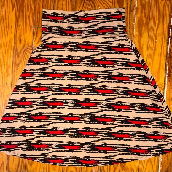LuLaRoe Red and Black Patterned‎ Women's Skirt - Picture 1 of 3